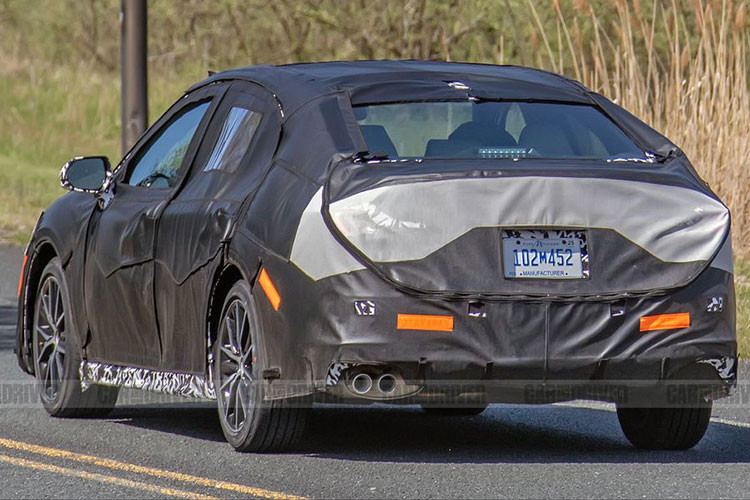 Theo tin đồn, Toyota Camry thế hệ thứ 9 sẽ được trang bị bảng đồng hồ kỹ thuật số, màn hình thông tin giải trí 12,3 inch, tính năng điều khiển bằng giọng nói với câu lệnh "Hey Toyota", hệ thống định vị kết nối, cập nhật phần mềm qua WiFi và tính năng dùng điện thoại thông minh để mở/khóa cửa. Sẽ không bất ngờ nếu Camry mới được trang bị hệ thống an toàn chủ động Toyota Safety Sense thế hệ tiếp theo.