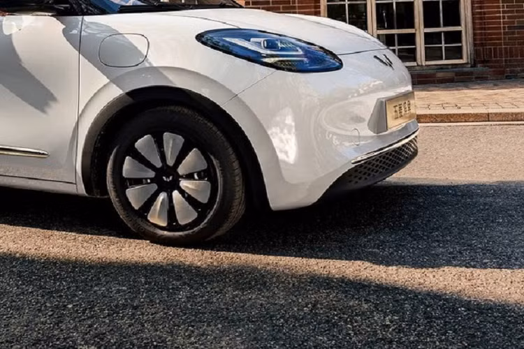 Tại thị trường Trung Quốc, Wuling Bingo 2023 chỉ được trang bị 1 mô-tơ điện nhưng có 2 mức sức mạnh là 30 kW (41 mã lực)/110 Nm và 50 kW (68 mã lực)/150 Nm. Đi với mô-tơ điện là pin LFP với dung lượng 17,3 kWh và 31,9 kWh.