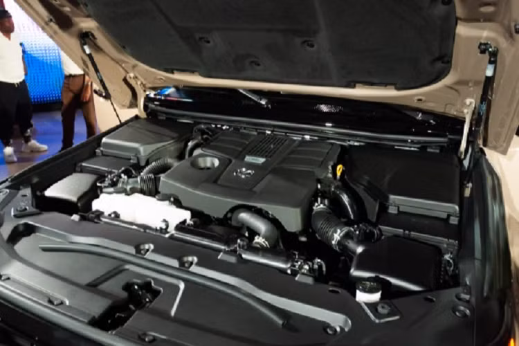 Hộp số phụ điều khiển điện tử giúp thời gian chuyển giữa 2 chế độ cầu nhanh 4H và cầu chậm 4L nhanh hơn trước. Ngoài ra, phiên bản Overtrail còn được bổ sung khóa vi sai cầu sau.