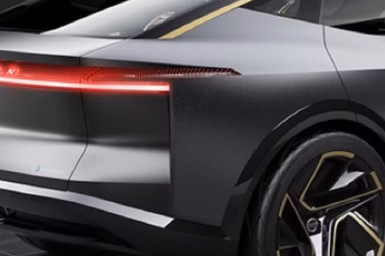 Cung cấp sức mạnh cho bản tiêu chuẩn có thể có công suất 214 mã lực, mô men xoắn 300Nm. Ra mắt thị trường, Nissan Maxima sẽ cạnh tranh với các đối thủ như Hyundai Ioniq 6 và Tesla Model 3.