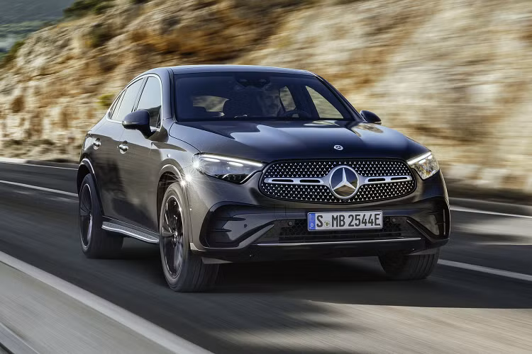 Sức mạnh của tất cả các bản này sẽ được tăng thêm khi có sự hỗ trợ từ mô tơ điện 48V. Tất cả các biến thể PHEV sẽ sử dụng một mô-tơ điện duy nhất sản sinh công suất 134 mã lực và pin 31,2 kWh cung cấp phạm vi hoạt động khoảng 113-131 km (WLTP) tùy thuộc vào từng phiên bản.