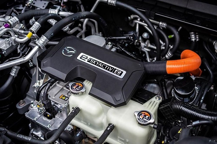 Bước sang thế hệ mới, mẫu xe đến từ Nhật Bản này sẽ được làm mới toàn diện về ngoại hình khi được áp dụng phong cách thiết kế thể thao và trang nhã tương tự “đàn anh” CX-5. Mazda2 2025 mới sẽ được phân phối với đa dạng tùy chọn động cơ.