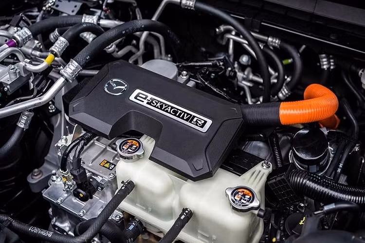 Bước sang thế hệ mới, mẫu xe đến từ Nhật Bản này sẽ được làm mới toàn diện về ngoại hình khi được áp dụng phong cách thiết kế thể thao và trang nhã tương tự “đàn anh” CX-5. Mazda2 2025 mới sẽ được phân phối với đa dạng tùy chọn động cơ.