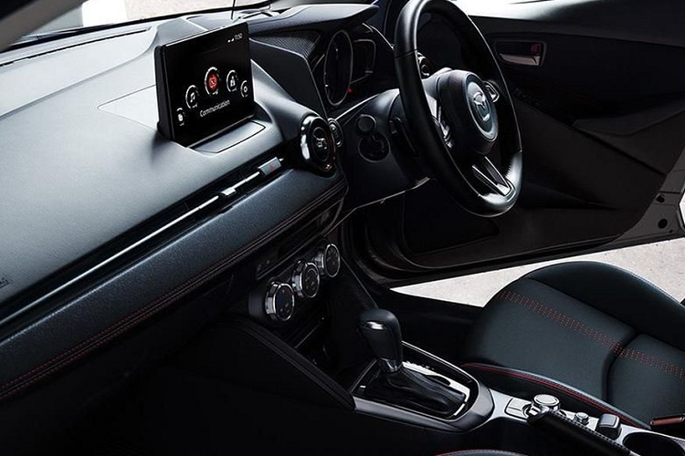 Trong đó, đáng chú ý là phiên bản động cơ 1.5L 3 xy-lanh SkyActiv-X hoàn toàn mới hứa hẹn tiết kiệm nhiên liệu đáng kể và một bản plug-in hybrid với mô-tơ điện kết hợp với động cơ xoay.