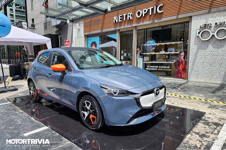 Bên cạnh đó, nội thất của Mazda2 hoàn toàn mới cũng sẽ được nâng cấp toàn diện với màn hình mới và hệ thống thông tin giải trí Mazda Connect.