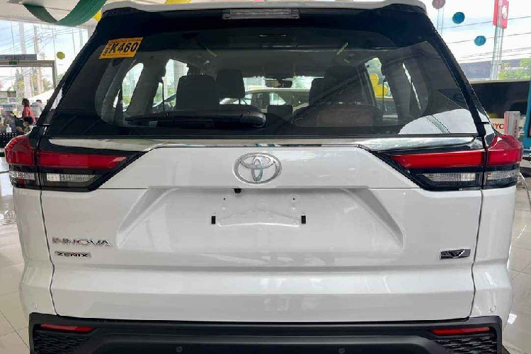 Động thái này có thể là nhằm giúp người dùng phân biệt với Toyota Innova đời cũ vốn sẽ tiếp tục được bán song song với thế hệ mới. Ngoài ra, Toyota Innova thế hệ mới còn được thiết kế theo phong cách SUV nên cái tên Cross có vẻ phù hợp. Công thức này trước đó đã từng được áp dụng cho Toyota Veloz Cross - phiên bản cao cấp hơn của Avanza Premio. Nếu thông tin này là đúng thì đây sẽ là mẫu xe tiếp theo của Toyota dùng cái tên Cross, sau Veloz Cross, Corolla Cross và Yaris Cross.