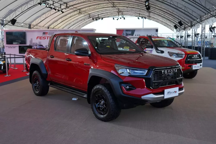 Vào hồi tháng 1 đầu năm nay, hãng Toyota đã vén màn phiên bản mới của dòng xe bán tải Hilux GR Sport tại thị trường Úc. Sau 1 năm, thương hiệu Nhật Bản mới mang mẫu xe Toyota Hilux GR Sport 2024 mới đến trưng bày tại Đông Nam Á, cụ thể là trong sự kiện Toyota Gazoo Racing Festival 2023 diễn ở Thái Lan.