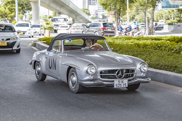 Tại Việt Nam, hiện tại chỉ có khoảng 3 chiếc Mercedes-Benz 190 SL này. Một chiếc của Chủ tịch Tập đoàn cà phê Trung Nguyên, một chiếc ở Ninh Bình và một chiếc khác đang nằm ở TP.HCM.