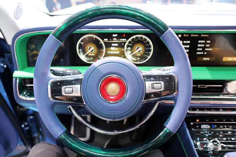 Và chiếc cuối cùng là Hồng Kỳ L5 2023 dòng L, bao gồm những chiếc xe sang trọng nhất dành cho các quan chức chính phủ và đặc biệt tiếp cận những người trong giới kinh doanh.