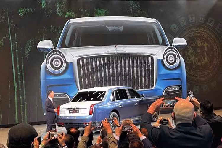 Mới đây, thông tin về việc mẫu sedan hạng sang chạy xăng Hồng Kỳ L5 2023 mới đã được Chính phủ Trung Quốc cấp phép và sản xuất hàng loạt đã nhận được sự quan tâm không nhỏ của giới truyền thông nước này, cũng như giới mê xe.