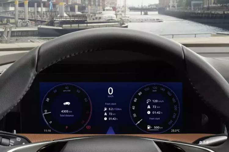 Lưới tản nhiệt của xe cũng được mở rộng trong khi hốc gió trung tâm trên cản trước được trang trí bằng nẹp mạ crôm mới. Không gian bên trong Skoda Superb 2024 tạo cảm giác khá quen thuộc vì gợi liên tưởng đến Kodiaq thế hệ mới.