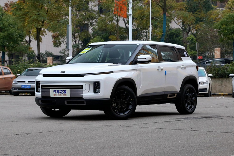 Sắp tới đây, Geely sẽ chính thức làm buổi tiệc ra mắt hoành tráng cho Icon bản nâng cấp giữa vòng đời, cụ thể, 1 số thông tin ban đầu cho rằng đó là ngày 14 tháng 5, trước đó, họ đã mở bán trước chiếc SUV cỡ B này. Mức giá xe Geely Icon 2024 tại Trung Quốc là 118.900 nhân dân tệ (tương đương 403 triệu đồng).