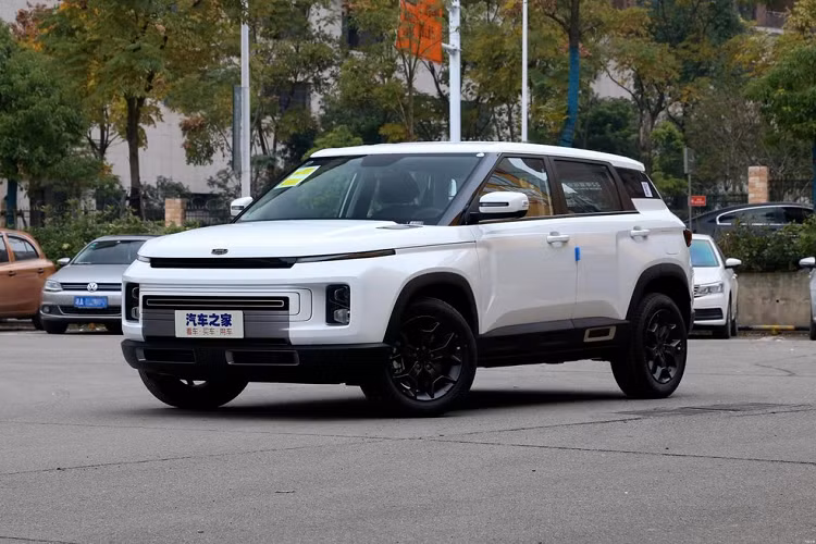 Sắp tới đây, Geely sẽ chính thức làm buổi tiệc ra mắt hoành tráng cho Icon bản nâng cấp giữa vòng đời, cụ thể, 1 số thông tin ban đầu cho rằng đó là ngày 14 tháng 5, trước đó, họ đã mở bán trước chiếc SUV cỡ B này. Mức giá xe Geely Icon 2024 tại Trung Quốc là 118.900 nhân dân tệ (tương đương 403 triệu đồng).