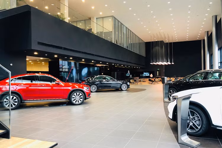 Mercedes-Benz Viet Nam tang gia xe dau 2023, cao nhat toi 800 trieu dong