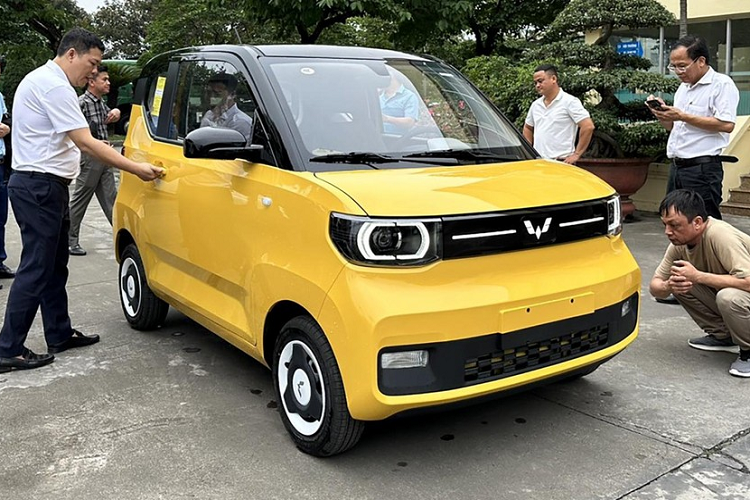 Một số thông tin cho rằng, chiếc xe điện bán chạy thứ 3 của thế giới, Wuling Hongguang Mini EV sẽ chính thức ra mắt tại Việt Nam vào ngày 29/6 tới đây, dự đoán chỉ vài ngày sau đó xe sẽ được mở bán.