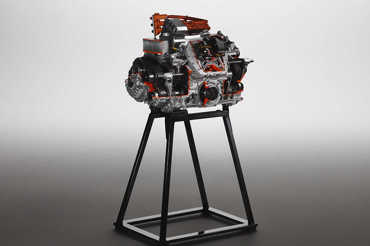 Stephan Winkelmann, Chủ tịch và Giám đốc điều hành Lamborghini cho biết: "Revelto mới là cột mốc quan trọng trong lịch sử của Lamborghini và là một trụ cột quan trọng trong chiến lược điện khí hóa Direzione Cor Tauri của chúng tôi.