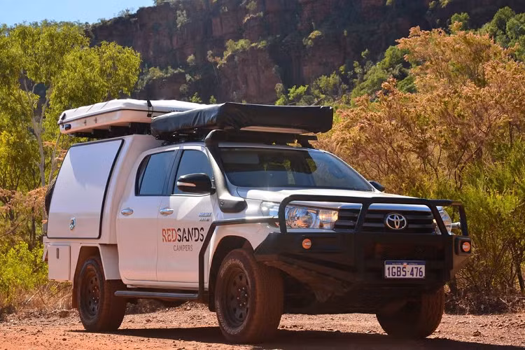 Với gói pin 96 kWh sẽ cho xe có tầm hoạt động 360 km. Cả hai gói này đều tích hợp bộ sạc AC 11 kW, khả năng sạc nhanh CCS DC 80 kW, phanh tái tạo và ổ cắm để cung cấp năng lượng cho các thiết bị điện.