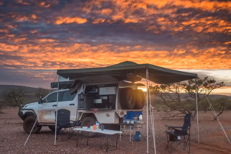 "Đây là một sự phát triển và cột mốc cực kỳ thú vị đối với Tập đoàn của chúng tôi, khi chúng tôi bắt tay vào thực hiện chiến lược loại bỏ cacbon trong hoạt động kinh doanh của mình và chứng minh việc di chuyển trên địa hình bằng xe điện không chỉ khả thi mà còn là một phương thức vận tải đáng mơ ước,” Giám đốc điều hành của Redsands - Adam Sands, nói.