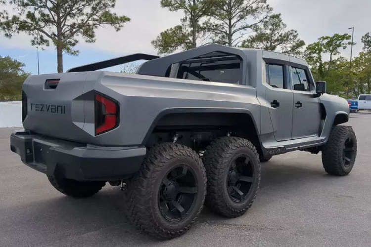 Rezvani cung cấp cho Hercules 6x6 hai tùy chọn động cơ, bao gồm động cơ Pentastar V6 3,6 lít sản sinh ra công suất 285 mã lực với 353Nm mô-men xoắn và động cơ EcoDiesel V6 3.0 lít sản sinh ra công suất 260 mã lực cùng với 600Nm mô-men xoắn.