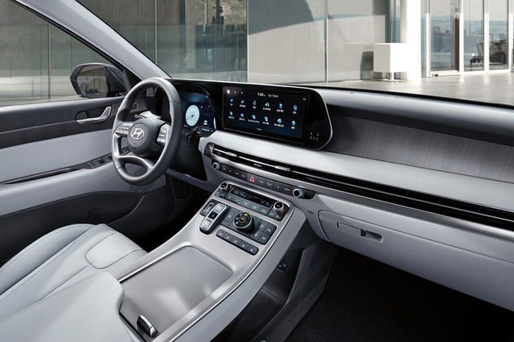 Sự khác biệt của phiên bản đặc biệt này chủ yếu nằm ở mặt ngoại hình với việc bản Calligraphy Black Edition được sơn màu tối, bao gồm cả lưới tản nhiệt, tấm ốp gầm, hốc gió trung tâm và logo Hyundai.