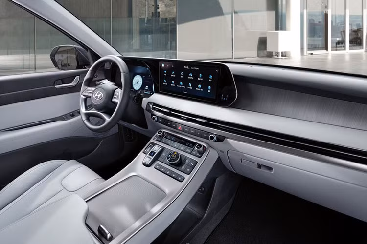 Sự khác biệt của phiên bản đặc biệt này chủ yếu nằm ở mặt ngoại hình với việc bản Calligraphy Black Edition được sơn màu tối, bao gồm cả lưới tản nhiệt, tấm ốp gầm, hốc gió trung tâm và logo Hyundai.