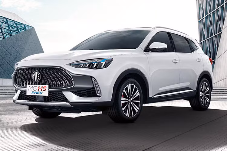 Chưa rõ MG HS 2023 về Việt Nam sẽ do đơn vị nào phân phối. Bởi kể từ đầu tháng 7 năm nay TC Services sẽ không còn phân phối độc quyền xe MG tại Việt Nam nữa, do công ty mẹ của MG là SAIC Motor chấm dứt thỏa thuận phân phối xe với đối tác này.