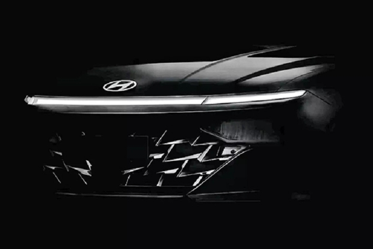 Bản tiêu chuẩn của xe sẽ có 4 túi khí trong khi bản cao cấp có 6 túi khí. Hệ thống cảnh báo áp suất lốp, cảm biến đỗ xe phía trước, cân bằng điện tử và kiểm soát lực kéo cũng sẽ được trang bị cho xe. Tại thị trường Ấn Độ, Hyundai Accent 2023 có 2 tùy chọn động cơ xăng 4 xi-lanh, dung tích 1.5L.