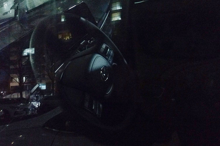 Trong khi đó, đèn phản quang được đặt ở giữa tấm ốp dưới cản sau. Hiện chưa có nhiều hình ảnh chụp nội thất của mẫu xe này. Tuy nhiên, hình ảnh chụp xe chạy trên đường thử cho thấy Hyundai Accent 2023 được trang bị màn hình đặt nổi mới trên mặt táplô. Trang bị này là sự kết hợp giữa bảng đồng hồ kỹ thuật số và màn hình cảm ứng trung tâm.