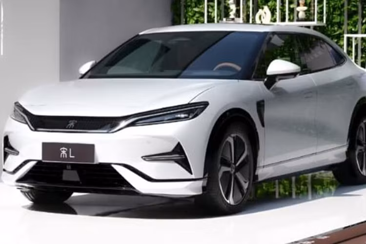 Xe được trang bị hệ thống Yunnan C có tốc độ điều chỉnh giảm chấn ở mức mili giây, hệ thống hỗ trợ lái xe thông minh DiPilot có thể đáp ứng hầu hết các tình huống sử dụng và hơn 30 chức năng phụ trợ như hỗ trợ tốc độ cao, lái xe thông minh, đỗ xe tự động, nhắc nhở giám sát tình trạng mệt mỏi...