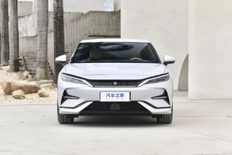 Xe được phát triển trên nền tảng điện tử 3.0 chạy hoàn toàn bằng điện và tích hợp nhiều công nghệ tiên tiến của BYD, bao gồm hệ thống treo Disus-C và công nghệ tích hợp pin CTB (cell-to-body)