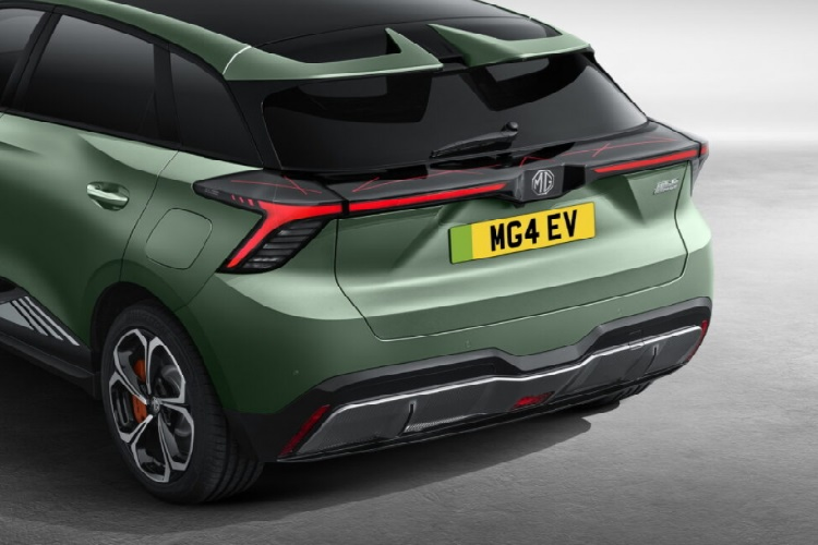 ... kiểm soát hành trình thích ứng, hỗ trợ đèn pha thông minh, cảnh báo sự chú ý của người lái, phát hiện điểm mù, hỗ trợ thay đổi làn đường, cảnh báo phương tiện cắt ngang phía sau và cảnh báo mở cửa. Theo đó, giá xe MG4 XPower phiên bản dành riêng cho thị trường Anh quốc có giá khởi điểm 42.695 bảng Anh (khoảng 1,28 tỷ đồng)