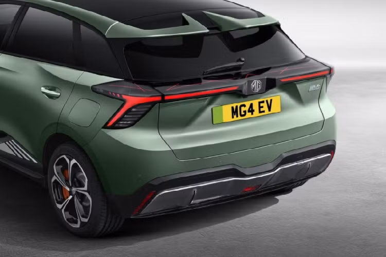 ... kiểm soát hành trình thích ứng, hỗ trợ đèn pha thông minh, cảnh báo sự chú ý của người lái, phát hiện điểm mù, hỗ trợ thay đổi làn đường, cảnh báo phương tiện cắt ngang phía sau và cảnh báo mở cửa. Theo đó, giá xe MG4 XPower phiên bản dành riêng cho thị trường Anh quốc có giá khởi điểm 42.695 bảng Anh (khoảng 1,28 tỷ đồng)