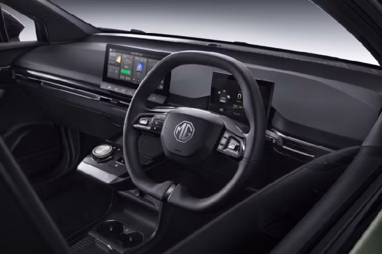 Cung cấp sức mạnh cho MG4 EV XPower 2023 là động cơ điện kép, gồm 150 kW ở phía trước và 170 kW ở phía sau, cho công suất kết hợp lên tới 429 mã lực và mô-men xoắn 600 Nm. Sức mạnh được truyền tới cả bốn bánh với sự trợ giúp của Hệ thống Kiểm soát Vào cua Chủ động, kết hợp bộ vi sai khóa điện tử với vectơ mô-men xoắn.