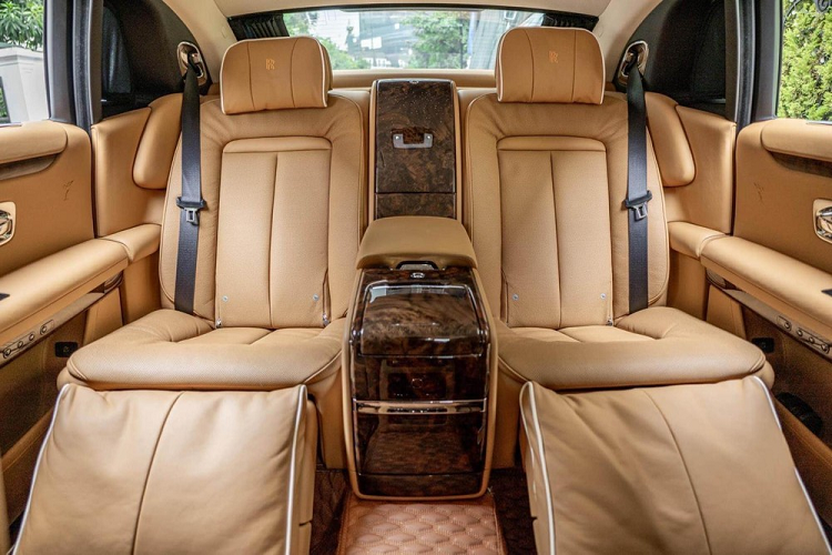 Việc giảm giá 3 tỷ xe Rolls-Royce Ghost thế hệ mới này có thể thu hút nhiều sự quan tâm của giới đại gia trong nước, tuy nhiên, nó cũng phản ánh lợi nhuận từ việc bán xe siêu sang đã qua sử dụng khủng đến mức nào.