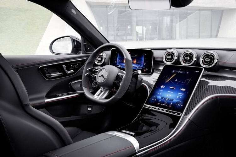 Xe có ghế ngồi được bọc da giả Artico tông đen, mang đến cho người dùng cảm giác ôm người, thoải mái, dễ chịu hơn khi sử dụng.