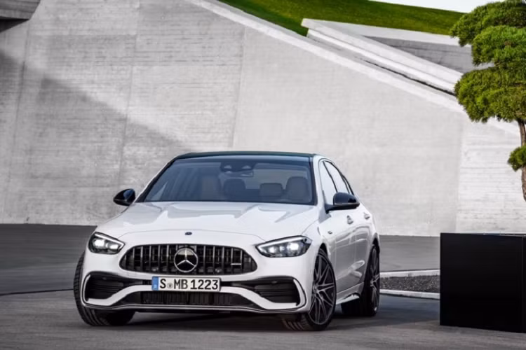 Mercedes-AMG C 43 4Matic lap rap Viet Nam, gia tu 2,96 ty dong