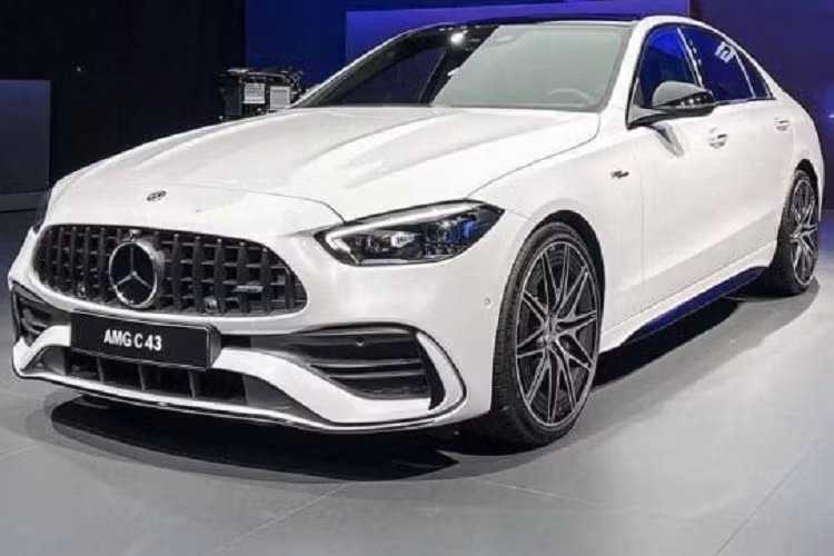 Mercedes-AMG C 43 4Matic lắp ráp tại Việt Nam sẽ được hưởng lợi từ chính sách giảm 50% lệ phí trước bạ của Chính phủ trong nửa cuối năm nay. Nếu khách hàng mua xe ở thời điểm này có thể tiết kiệm được từ 148 - 177 triệu đồng chi phí lăn bánh.