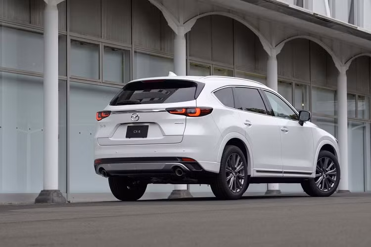 Mazda CX-8 sap bi khai tu, nhuong cho cho 