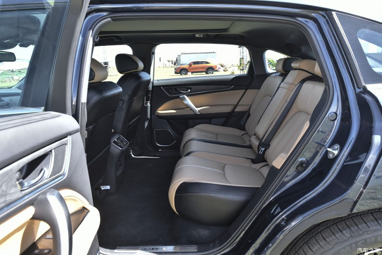 Đáng tiếc là sức mạnh của Honda UR-V 2023 đã có sự điều chỉnh giảm so với bản bán ra trước đó, cụ thể, xe vẫn sử dụng 2 loại động cơ 1.5T và 2.0T nhưng tên gọi đã thay đổi, từ L15BD và K20C3 nguyên bản thành L15CM và K20C7.