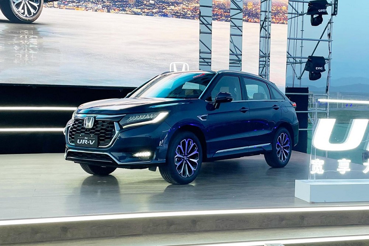 Vào ngày 19/6 vừa qua, liên doanh Dongfeng Honda đã tổ chức buổi ra mắt mazaux xe Honda UR-V 2023 mới với nhiều nâng cấp nhẹ ở ngoại hình. Được biết, mẫu xe này đã từng xuất hiện tại Việt Nam dưới dạng nhập khẩu tư nhân vào năm 2022 và gây sự chú ý của người tiêu dùng.