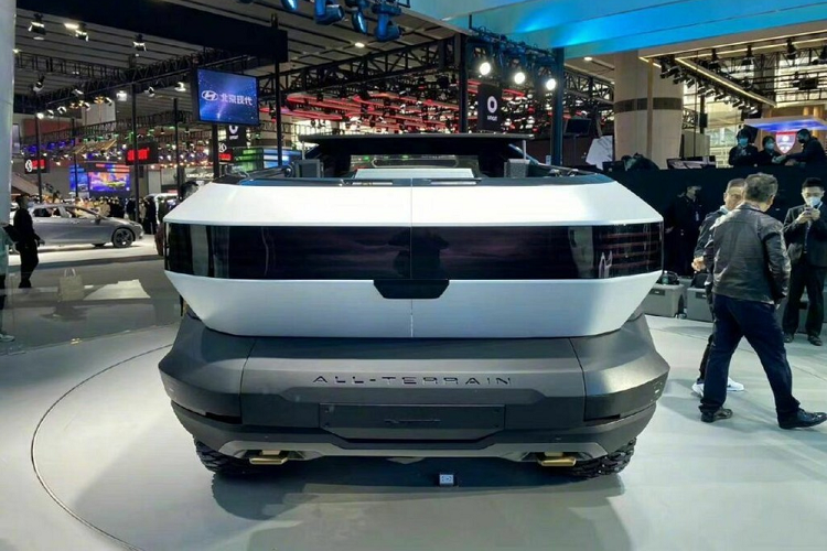 Vì còn khá ít thông tin về chiếc xe điện IAT T-Mad được đưa ra nên không thể nói được nhiều nhưng hãng xe điện Trung Quốc cũng khá mạnh dạn khi tung ra ý tưởng để đấu với Tesla Cybertruck.