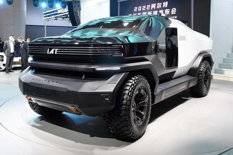 Không nằm ngoài xu hướng của ngành công nghiệp trên thế giới, các hãng xe Trung Quốc đã liên tục tạo ra nhiều xe điện, mới nhất, để có thể đối đầu với gã khổng lồ Tesla, cụ thể là chiếc xe điện Cybertruck. Mới đây hãng IAT đã cho ra mắt mẫu xe ý tưởng mang tên gọi T-Mad.