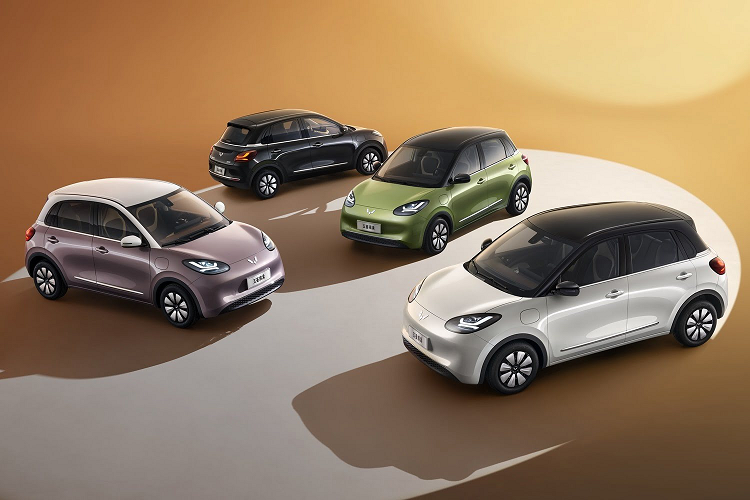 Vận tốc tối đa đạt 100 km/h. Các mẫu Wuling Bingo EV có pin LFP 17,3 kWh hoặc 31,9 kWh, cung cấp phạm vi hành trình hoàn toàn bằng điện CLTC lần lượt là 203 km và 333 km. Xe cũng hỗ trợ sạc nhanh.