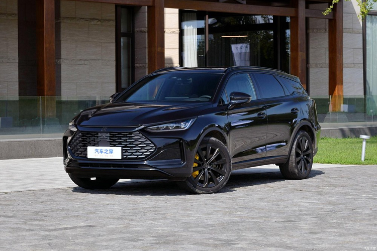 Xe đã bổ sung thêm phiên bản pin dài với thời lượng pin thuần điện là 200 km, trong điều kiện vận hành xăng và điện, mức tiêu thụ nhiên liệu chỉ 5,5 lít/100km, xe có thể chạy được quãng đường dài lên đến 1.100 km chỉ khi bình xăng đầy, pin xe 100%.