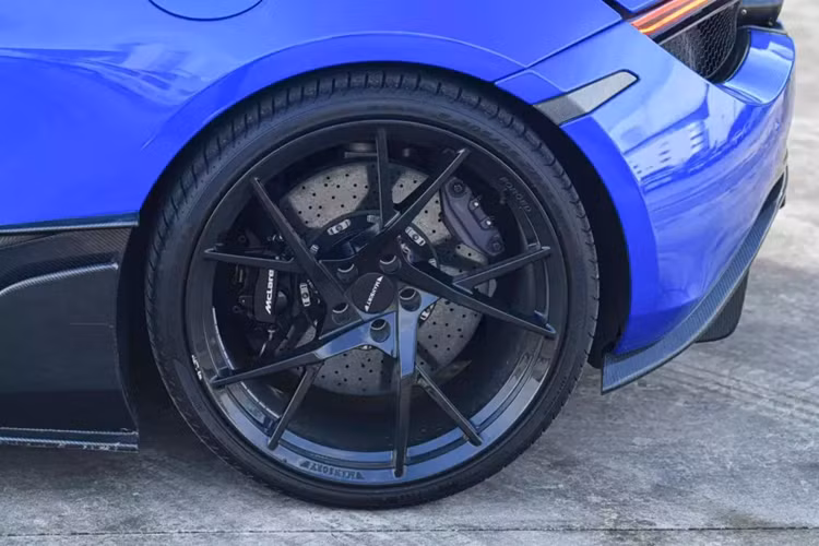 Tháng 12/2018, 1 công ty nhập khẩu tư nhân ở Hà Nội đã làm xong các thủ tục thông quan cho chiếc siêu xe McLaren 720S màu McLaren Orange, đây là xe 720S thứ 3 được mang về nước khi đó, nhưng ít ai biết, xe đã có chủ ngay từ khi lênh đênh trên tàu để cập cảng nước ta. Sau đó, xe ra biển số 51G và đến nay, biển này vẫn theo xe dù đã qua 2 đời chủ.