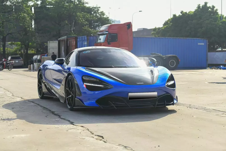 Năm 2010, McLaren Automotive ra đời, trụ sở đặt tại Trung tâm công nghệ McLaren ở Woking, Anh, là nơi họ hay mời các khách hàng VIP sang tham quan, trong đó, Minh Nhựa cũng đã đến đây để nhận bàn giao McLaren Elva.