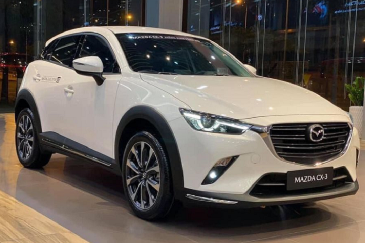 Không nằm ngoài cuộc chơi, mới đây, THACO Auto - nhà phân phối chính thức của Mazda cũng chạy chương trình ưu đãi từ 69 -100 triệu đồng cho mẫu CX-3 sản xuất năm 2022. Theo đó, khách mua Mazda CX-3 Luxury giảm giá 69 triệu đồng, bản Premium sẽ giảm 100 triệu đồng, giá sau giảm của xe lần lượt là 620 - 629 triệu đồng.