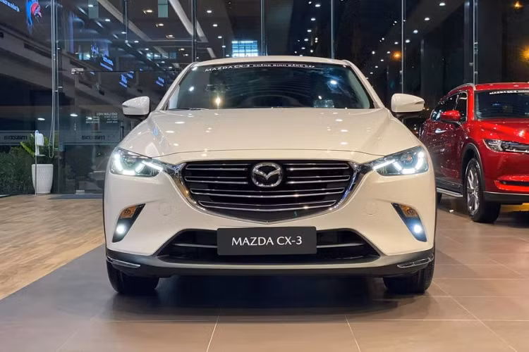 Tại một số đại lý ở Hà Nội, mẫu xe này còn được ưu đãi cao hơn nữa. Cụ thể, khách hàng mua xe Mazda CX-3 bản Luxury sẽ được hỗ trợ tới 95 triệu đồng, giá sau ưu đãi của xe chỉ còn 594 triệu đồng. Phiên bản Deluxe sẽ được ưu đãi khoảng 70 triệu đồng, giá xe chỉ còn 540 triệu đồng.