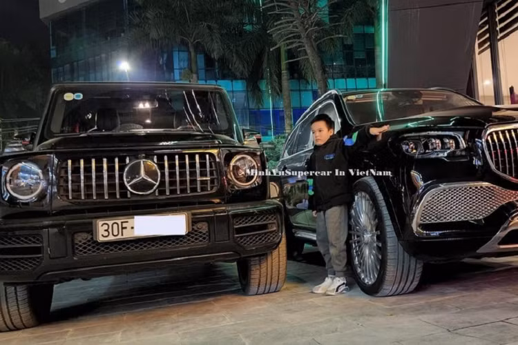 Cuối cùng là 1 chiếc SUV hạng sang Mercedes-AMG G63 Edition 1 vạn người mê, xe có giá lăn bánh phải trên 14 tỷ đồng và SUV siêu sang Mercedes-Maybach GLS 600 4Matic có giá lăn bánh trên 16 tỷ đồng. Như vậy, 5 chiếc xe mà chúng tôi liệt kê trên, có tổng giá trị gần 150 tỷ đồng.