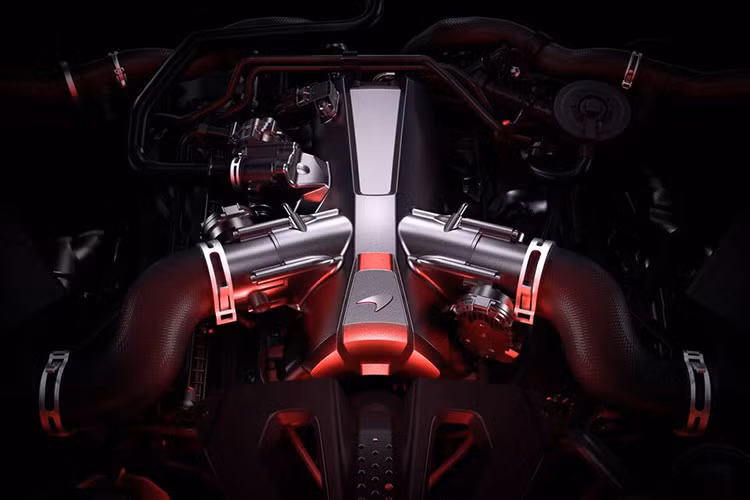 McLaren cũng cải thiện hệ thống nâng cầu trước, giúp xe có thể di chuyển qua địa hình khó khăn. Thời gian nâng gầm được rút ngắn từ 10 giây xuống còn 4 giây.